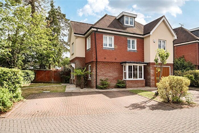 5 Bedroom Detached House For Sale In Addlestone, Surrey, KT15