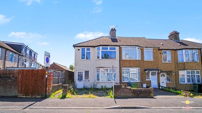 3 Bedroom End Of Terrace House For Sale In Toorack Road, Harrow, Middlesex, HA3