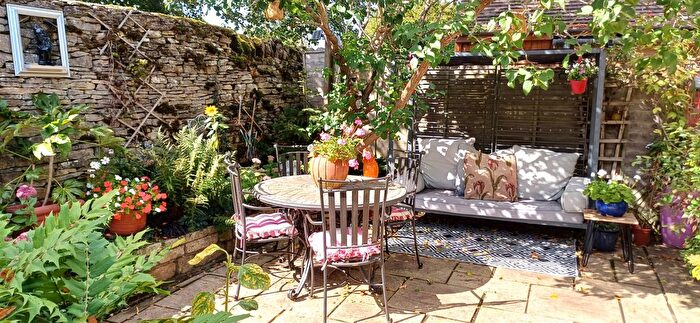 3 Bedroom Bungalow For Sale In Orchard Way, Kingham, OX7