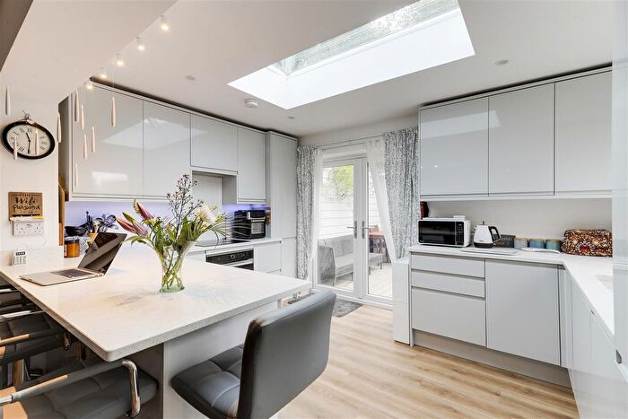 3 Bedroom Detached Bungalow For Sale In Weaverthorpe Road, Woodthorpe, Nottinghamshire, NG5