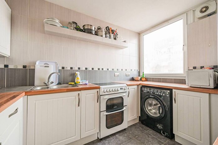 1 Bedroom Flat For Sale In Hindmarsh Close, Wapping, London, E1