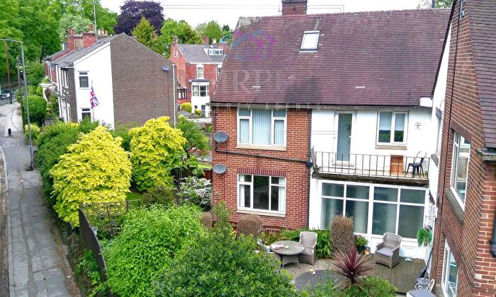 2 Bedroom Flat For Sale In Carleton Road, Pontefract, West Yorkshire, WF8