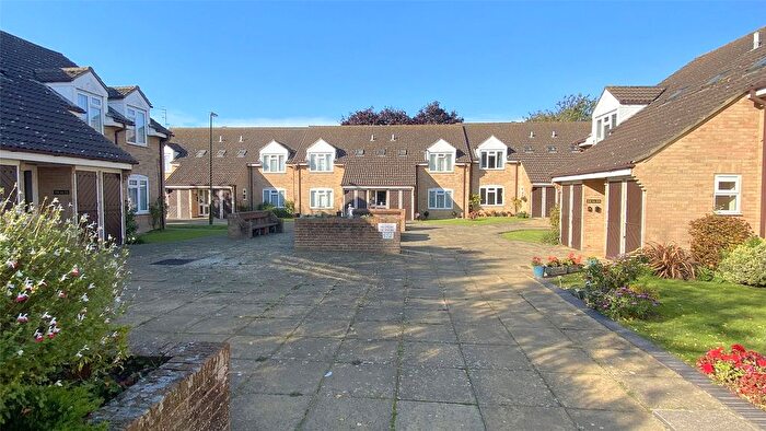 1 Bedroom Flat For Sale In Courtfields, Elm Grove, Lancing, West Sussex, BN15
