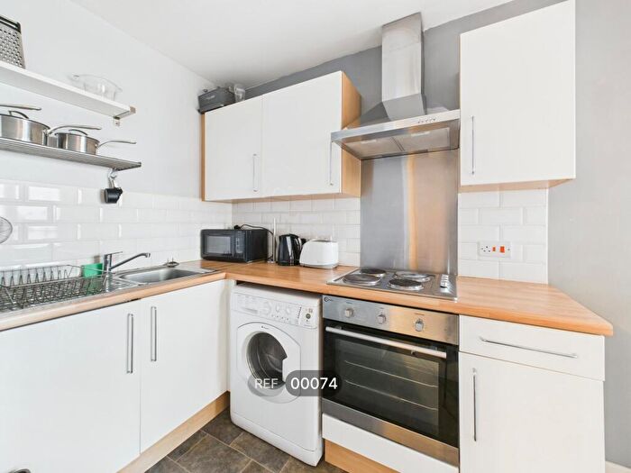 2 Bedroom Apartment To Rent In Tradewinds, Old Harbour Court, Wincolmlee, Hull, HU2