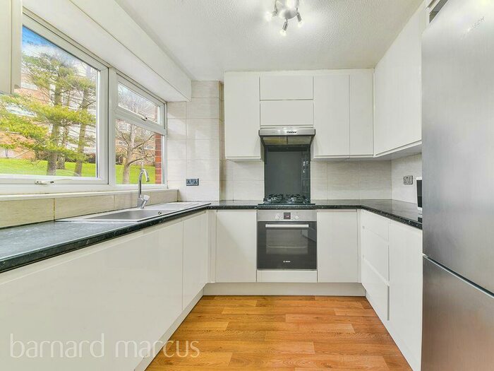 4 Bedroom Town House To Rent In Chichele Gardens, Croydon, CR0