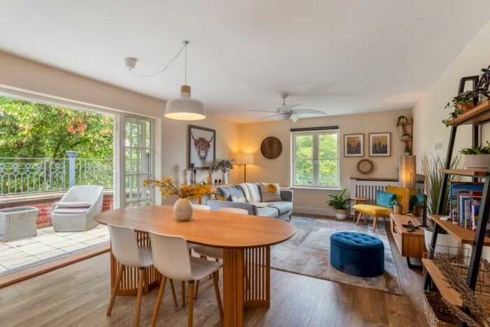 2 Bedroom Penthouse To Rent In Windsor Court Marlow, SL7