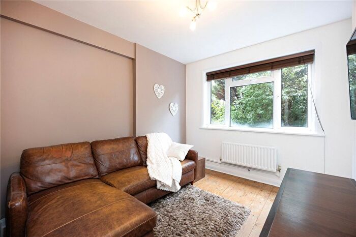 2 Bedroom Flat For Sale In Merton Road, London, SW18