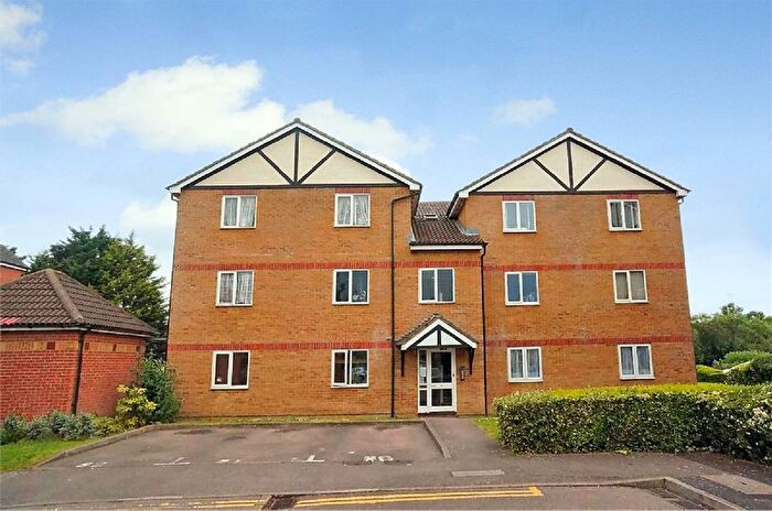 2 Bedroom Flat To Rent In Foxglove Way, Hackbridge, Surrey, SM6