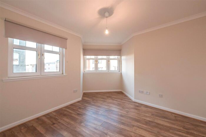 2 Bedroom Flat To Rent In Duff Street, Edinburgh, EH11