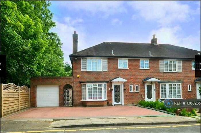 3 Bedroom Semi-Detached House To Rent In The Sigers, Pinner, HA5