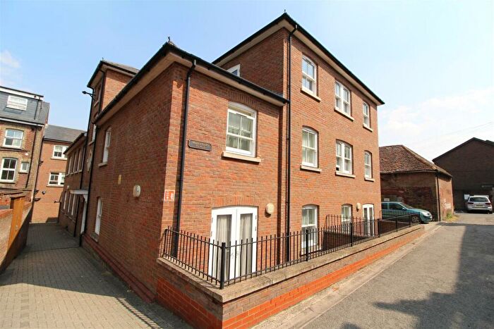 1 Bedroom Flat To Rent In Milliners Place, Matthew Street, Dunstable, LU6