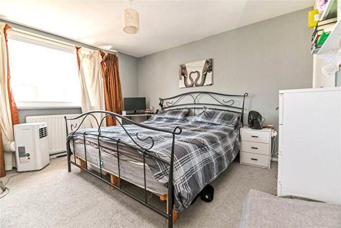 3 Bedroom Terraced House For Sale In Woodvale Gardens, New Milton, Hampshire, BH25