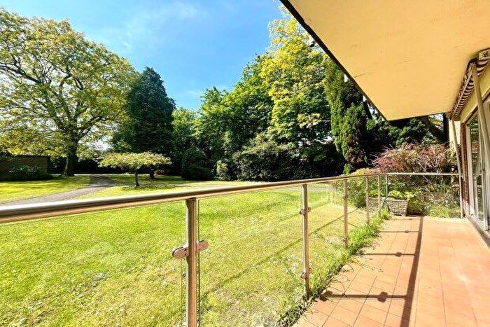 3 Bedroom Flat To Rent In Western Road, Poole, BH13