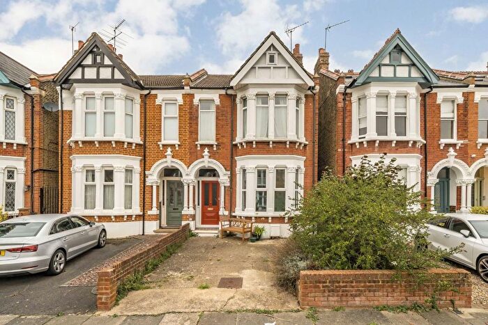 2 Bedroom Flat For Sale In Bradley Gardens, Ealing, W13