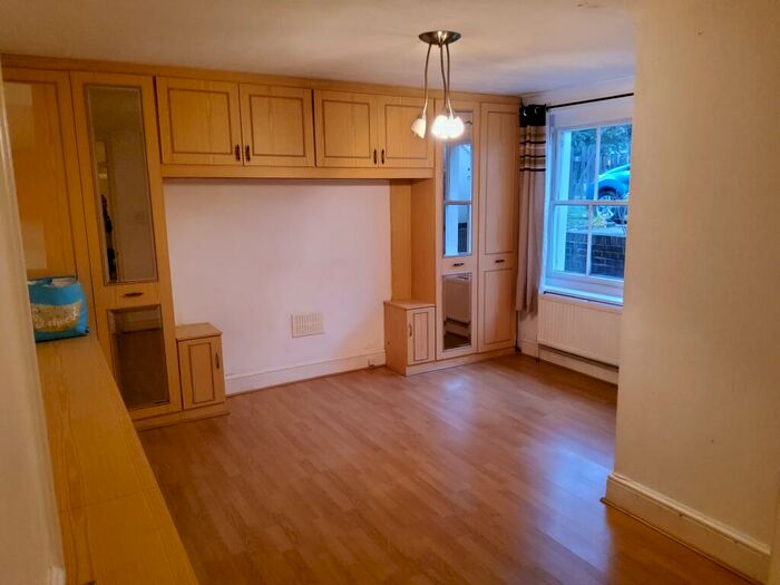 1 Bedroom Flat To Rent In Whitehorse Lane, South Norwood, London, SE25