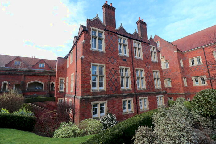 2 Bedroom Apartment To Rent In The Galleries, CM14