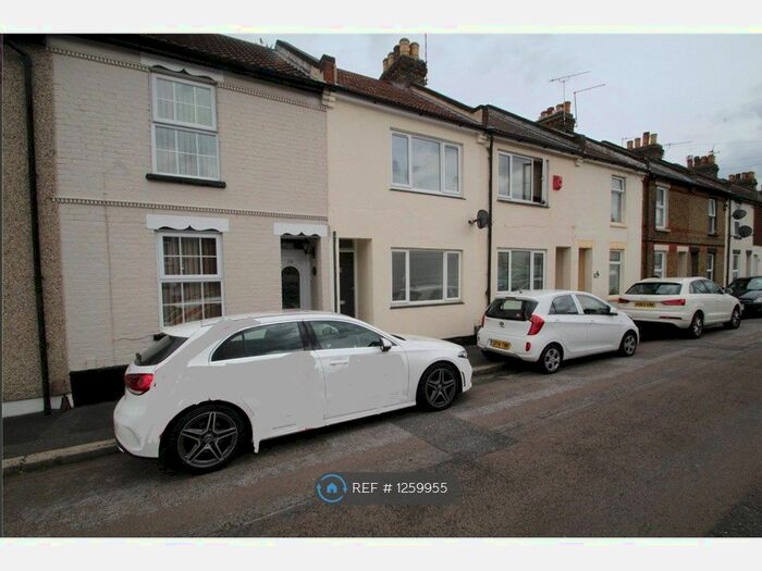 3 Bedroom Terraced House To Rent In Albert Road, Chatham ME4
