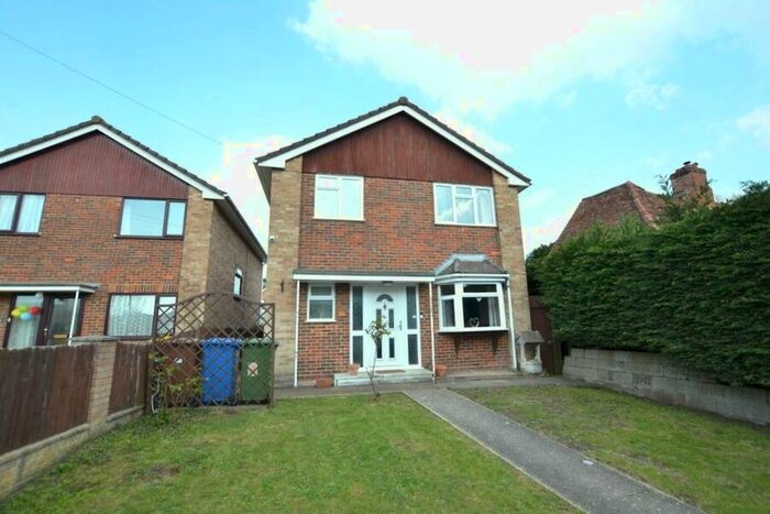 4 Bedroom Detached House To Rent In High Street, GU47