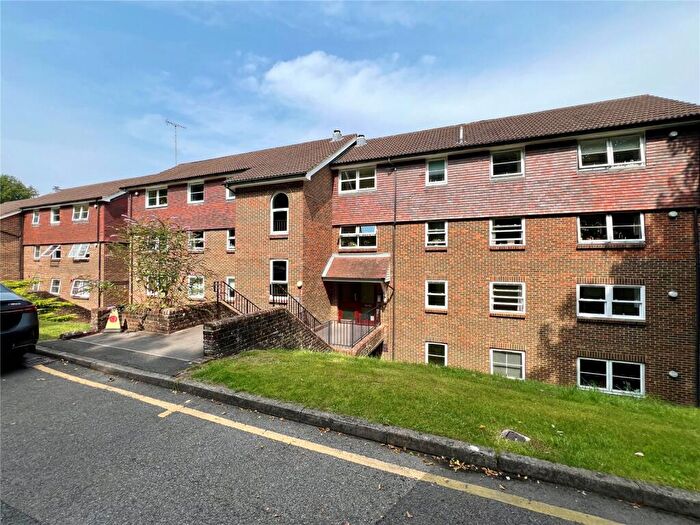3 Bedroom Apartment For Sale In Rookwood Court, Guildford, Surrey, GU2