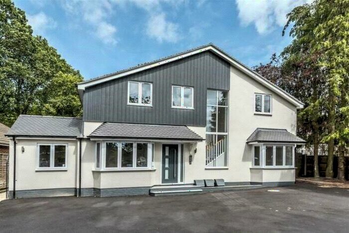 2 Bedroom Apartment To Rent In Pinewood Avenue, Crowthorne, Berkshire, RG45