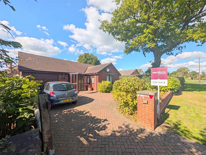 2 Bedroom Detached Bungalow For Sale In Worcester Road, Hanley Swan, WR8