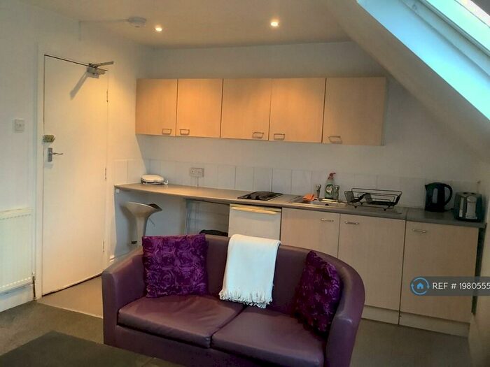 Studio To Rent In Street, Hull, HU3