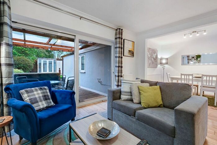 4 Bedroom Detached House To Rent In Canterbury Road, Feltham, TW13