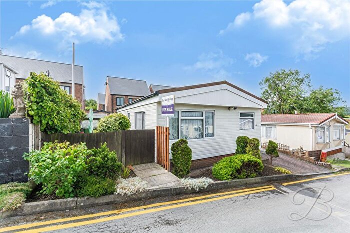 2 Bedroom Mobile/park Home For Sale In Poplar Drive, New Tupton, Chesterfield, S42