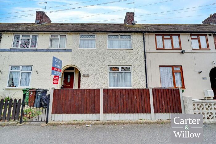 3 Bedroom Terraced House For Sale In Dagenham Avenue, Dagenham, RM9