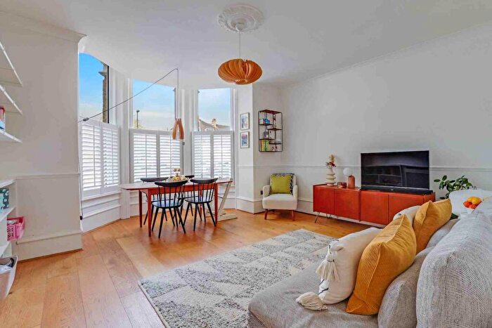 2 Bedroom Flat To Rent In Lawrie Park Road, Sydenham, SE26