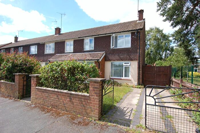 3 Bedroom End Of Terrace House For Sale In Ballard Road Camberley, GU15