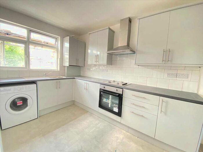 2 Bedroom Maisonette To Rent In Junction Road, London, W5
