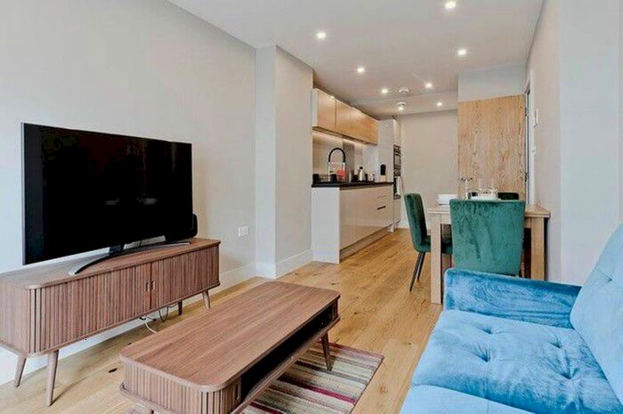 2 Bedroom Flat To Rent In Fulham Road, Chelsea, London, SW10