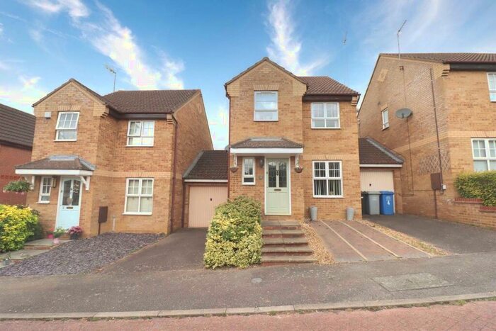 3 Bedroom Link Detached House To Rent In Balmoral Court, Kettering, NN15