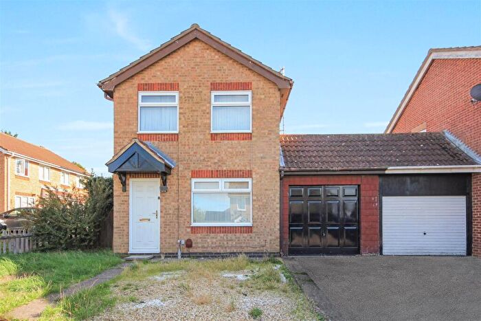 3 Bedroom Detached House For Sale In Grafton Close, Wellingborough, NN8