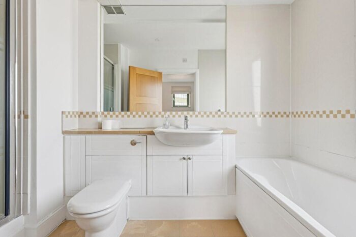 2 Bedroom Flat To Rent In Brasenose Drive, Barnes, SW13