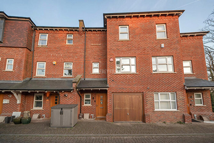 4 Bedroom Town House For Sale In The Ridgeway, Mill Hill, NW7