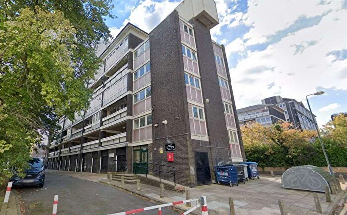 3 Bedroom Maisonette To Rent In Nightingale Vale, Woolwich, SE18