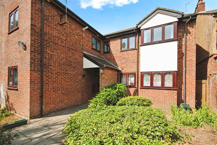 1 Bedroom Flat To Rent In Whippendell Road, Watford, WD18