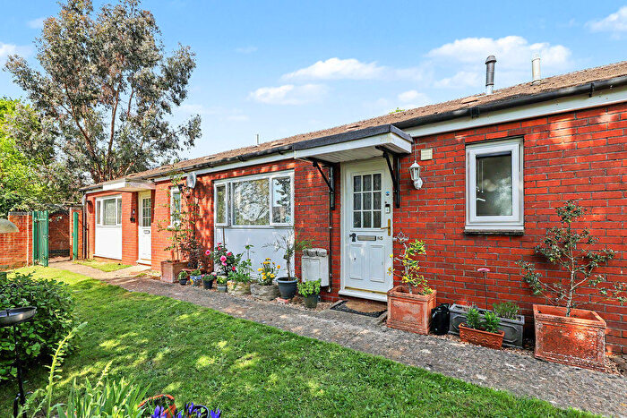1 Bedroom Bungalow For Sale In Ferriston, Banbury, OX16