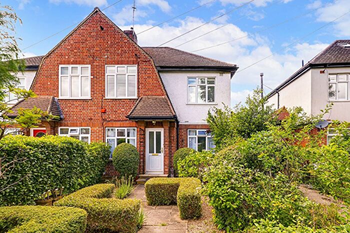 3 Bedroom Maisonette For Sale In Speer Road, Thames Ditton, KT7
