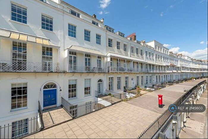 2 Bedroom Flat To Rent In Royal York Crescent, Bristol, BS8