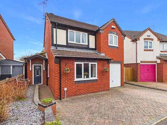 3 Bedroom Detached House For Sale In Purleigh Avenue, Worcester, Worcestershire, WR4