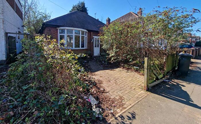 3 Bedroom Bungalow For Sale In Anstey Lane, Leicester, LE4