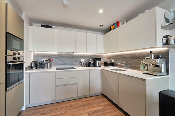 3 Bedroom Flat For Sale In Sandpiper Building, Newnton Close, N4