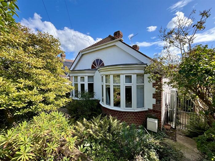 3 Bedroom Chalet For Sale In Fairlight Avenue, Hastings, TN35