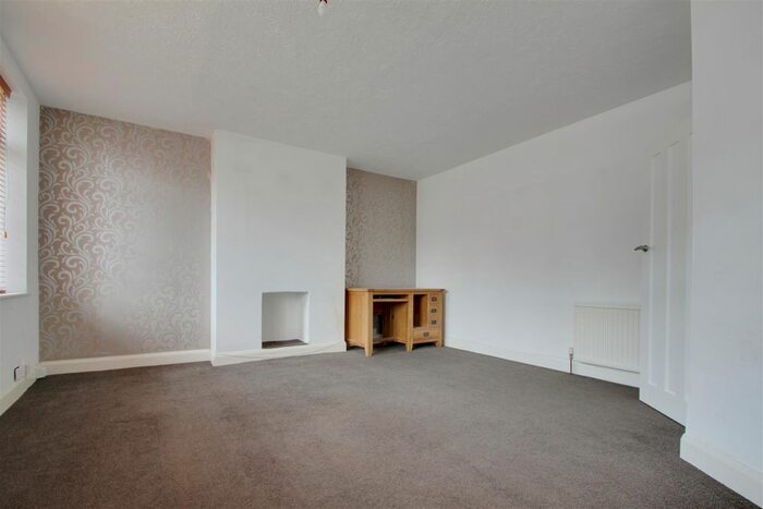 3 Bedroom Flat To Rent In Goring Road, Goring-By-Sea, Worthing, BN12