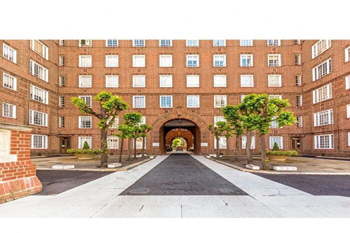 Studio For Sale In Swan Court, Chelsea Manor Street, London, SW3