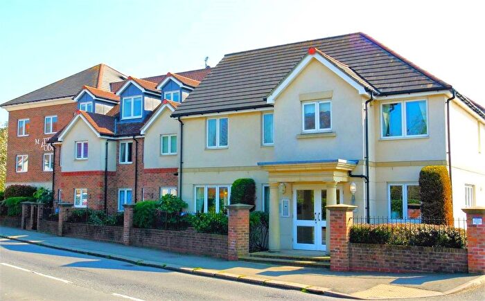 1 Bedroom Flat For Sale In Matthews Lodge, Station Road, Addlestone, KT15