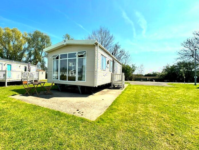 2 Bedroom Park Home For Sale In Newark Road, Aubourn, Lincoln, LN5